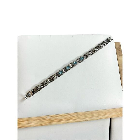 Silver linked bracket with blue tear drop crystal rhinestone accent - Picture 9 of 12